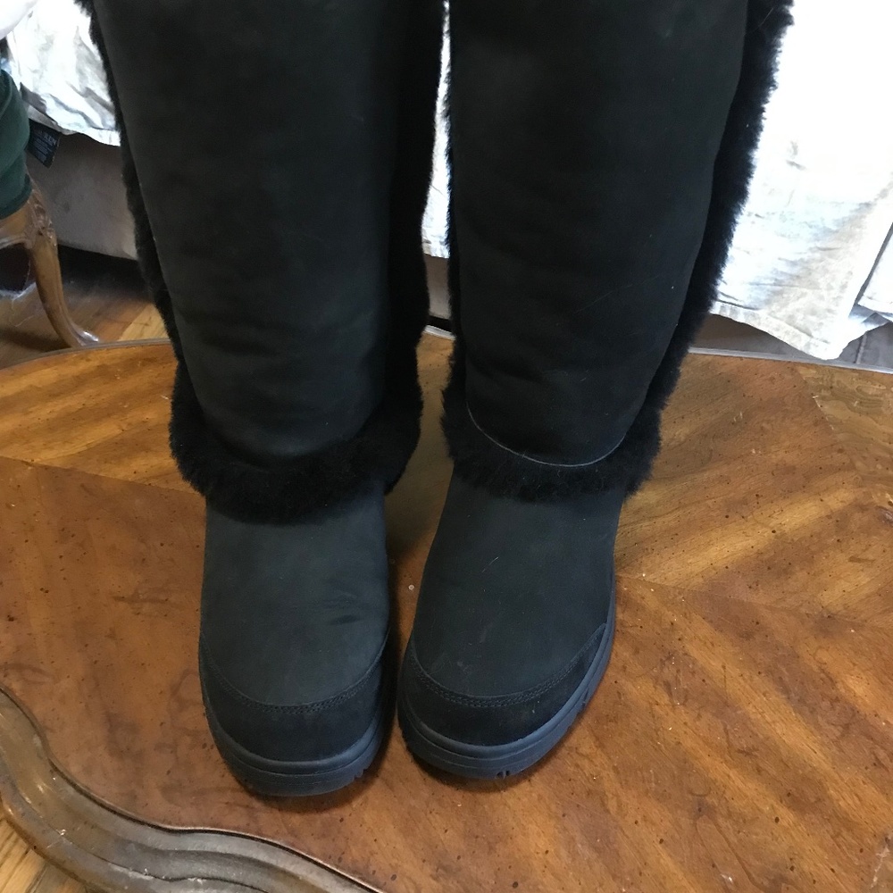 UGG Sunburst Tall Boots-New size 9